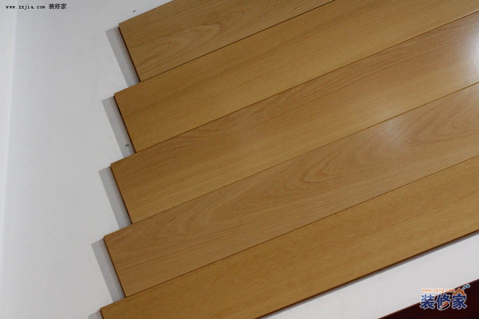 Multilayers solid wood floor