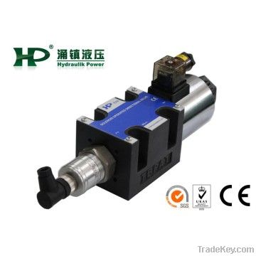Hydraulic directional valve with sensor
