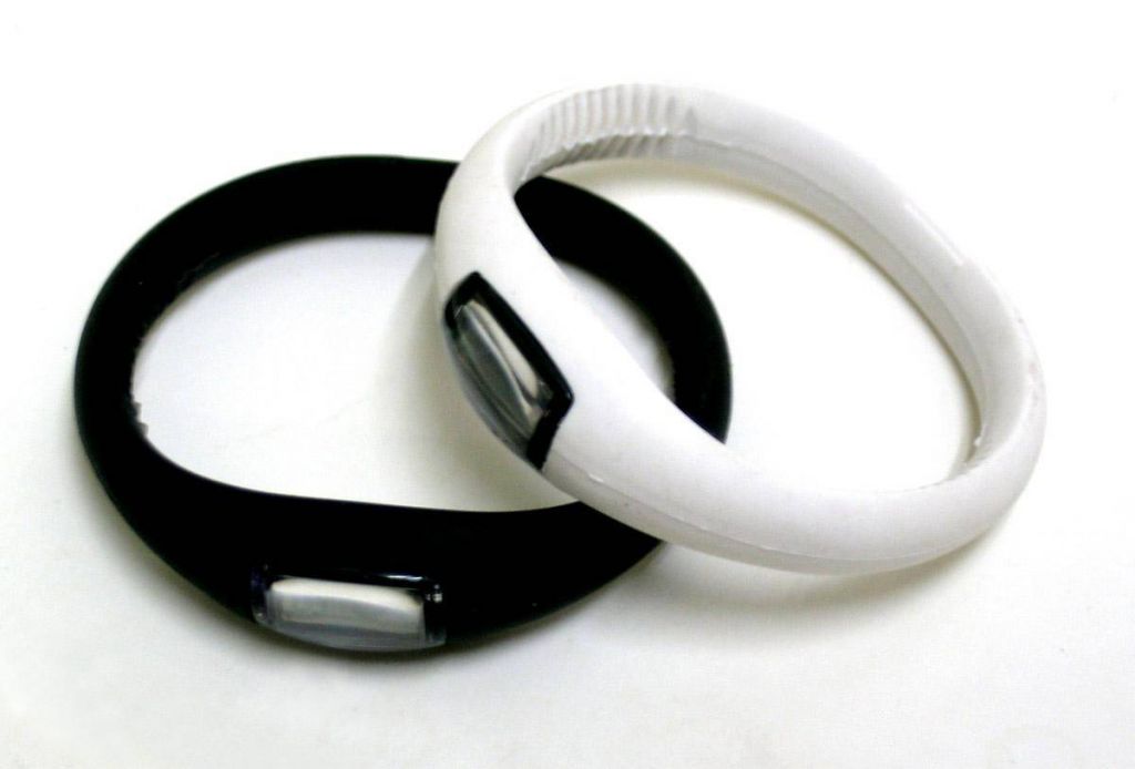 White and black color silicone bracelet wirst watch with cheapest price