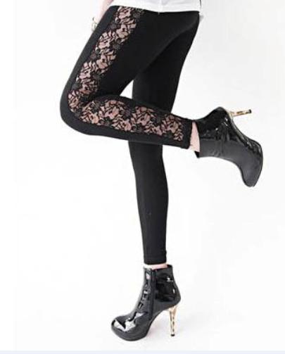 BLACK LEGGINGS WITH LACE ON LEG