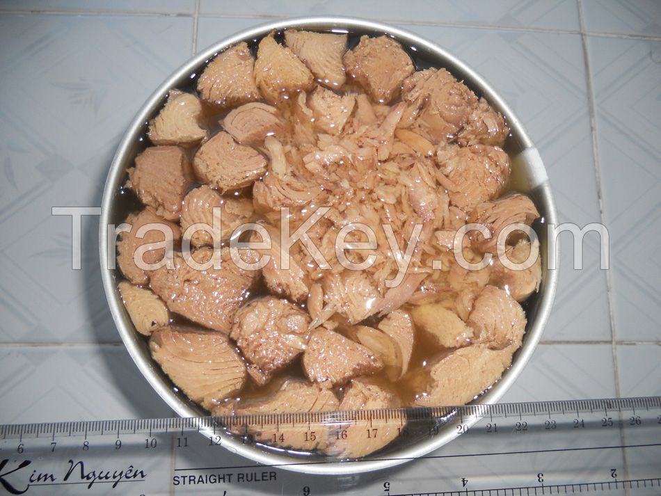 Canned Skipjack tuna in oil chunk