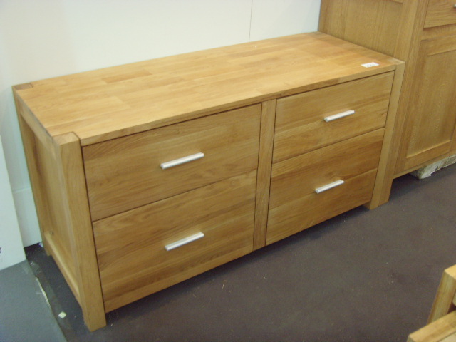 OAK CHEST