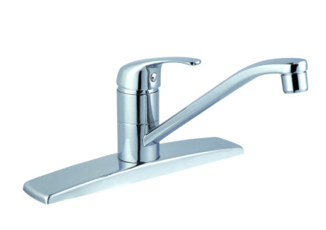 Single handle kitchen faucet