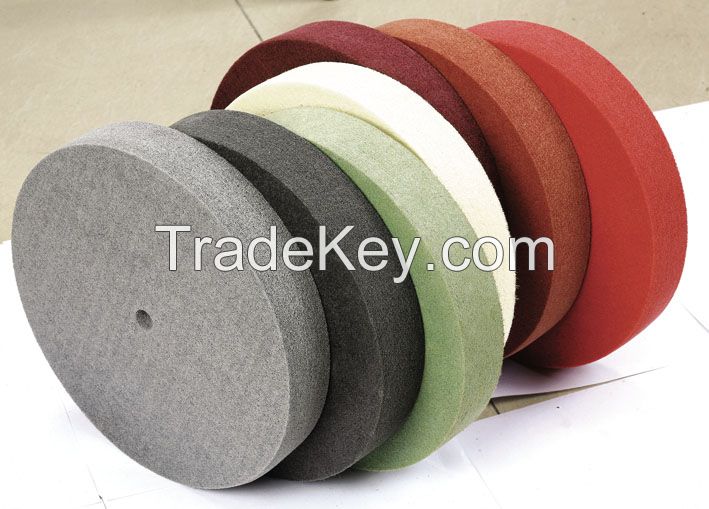 Non-woven deburring wheel