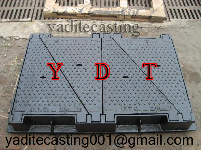 Four triangle ductile iron manhole cover with frame