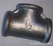 Malleable iron pipe fitting tee with ribs