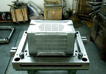 Plastic crate mould