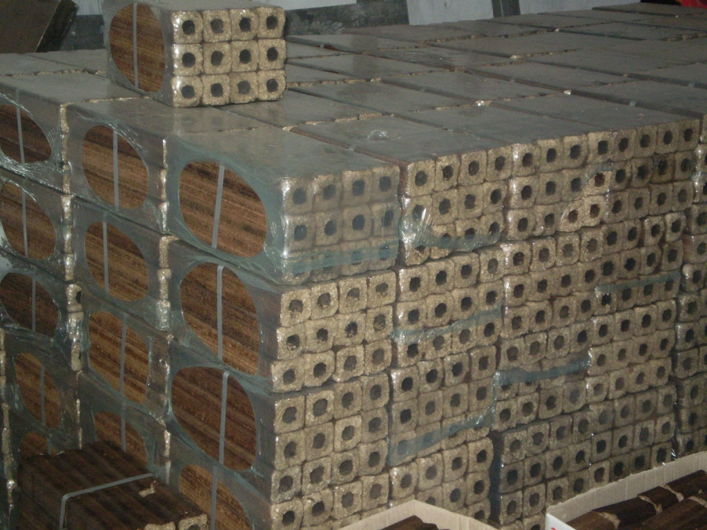 wood briquettes Pini Kay