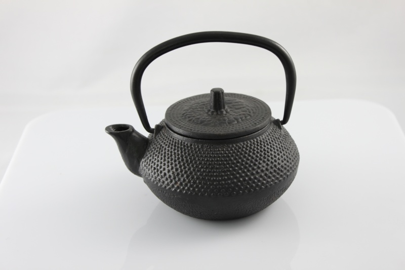 0.3L classical cast iron teapot