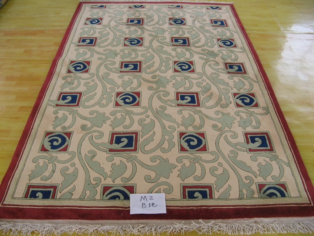 Sell  hand knotted carept with traditional pattern