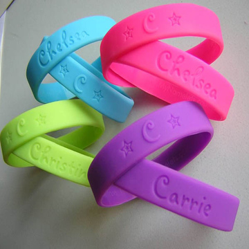 custom silicone wristbands