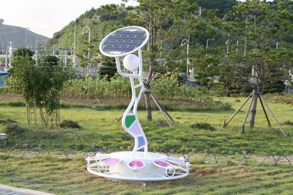 solar lawn lamp