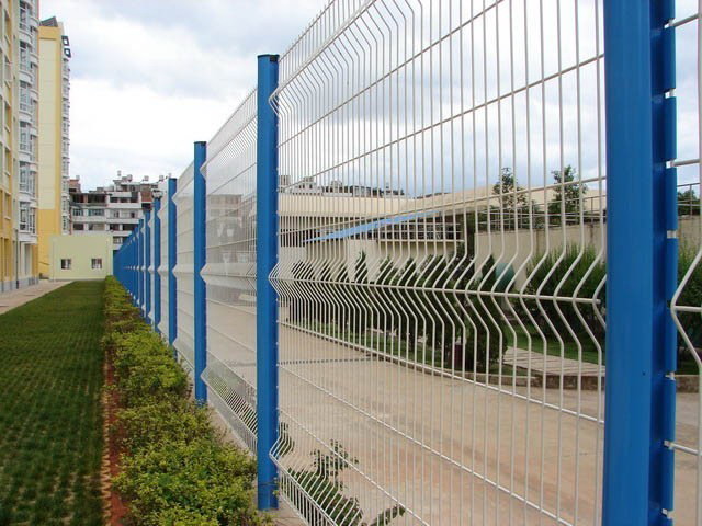 curvy welded fence