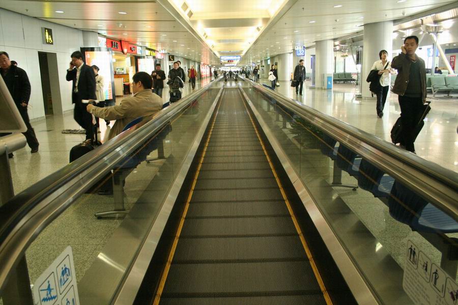 MOVING WALKWAY