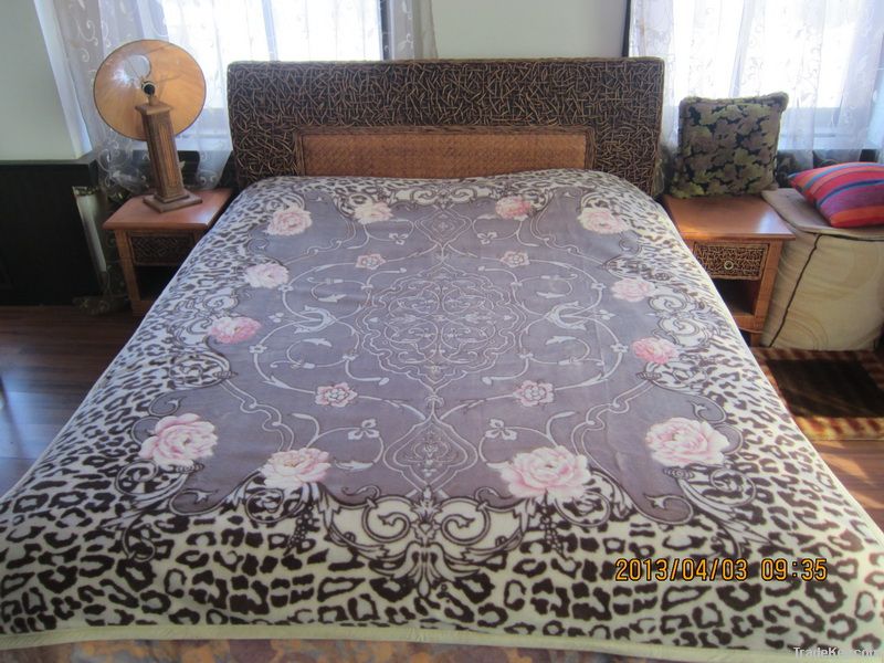 Mink blanket, Mink Raschel blanket