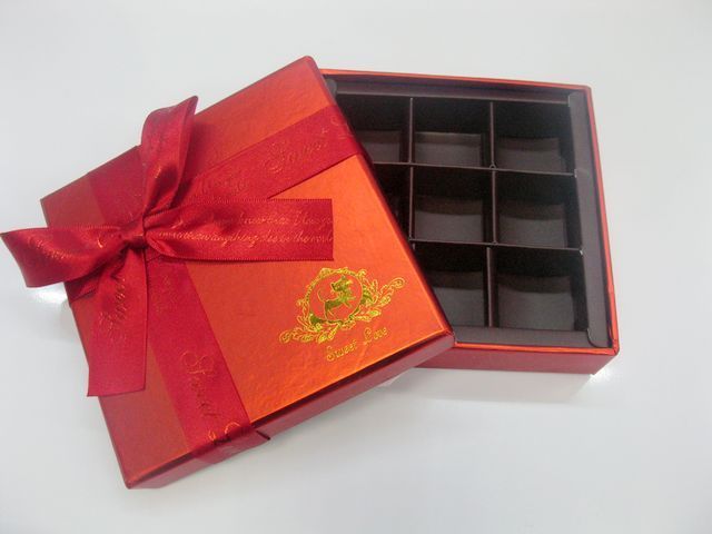 paper chocolate packaging box in heart shape