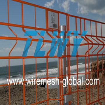 curvy welded fence