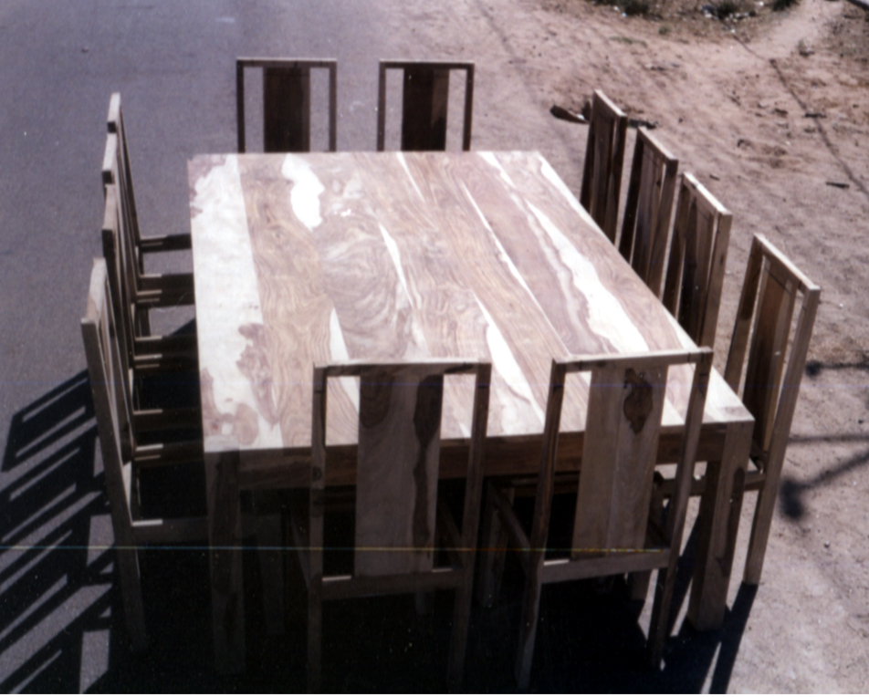 wooden dininig table