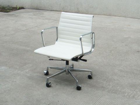 Eames Aluminum Lounge Chair