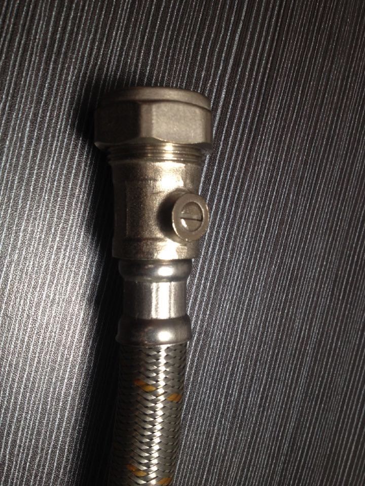 British Type 22mm Isolating Valve with Braided Hose