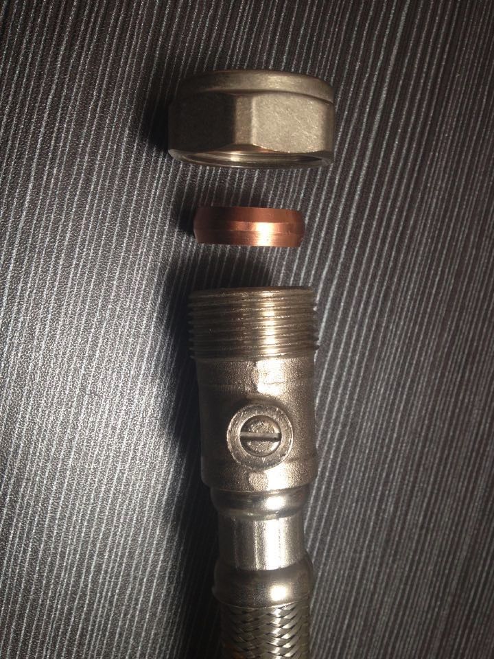 British Type 22mm Isolating Valve with Braided Hose