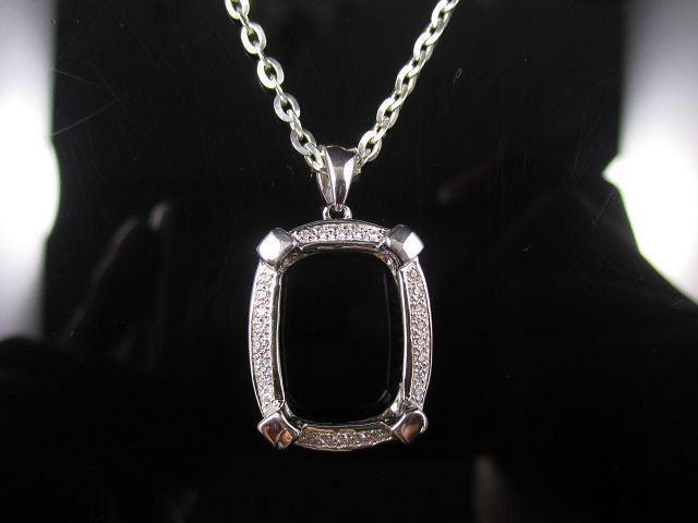 Diamond meleed pendant / white gold pendant / emeral center stone/hollow pendant