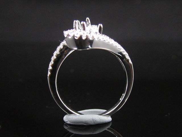 Engagement ring (Diamond ring / Semi-Mount Ring)