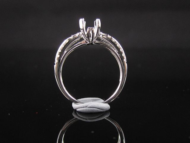Engagement ring/wedding ring/white gold ring/platinum ring (Diamond ring / Semi-Mount Ring)