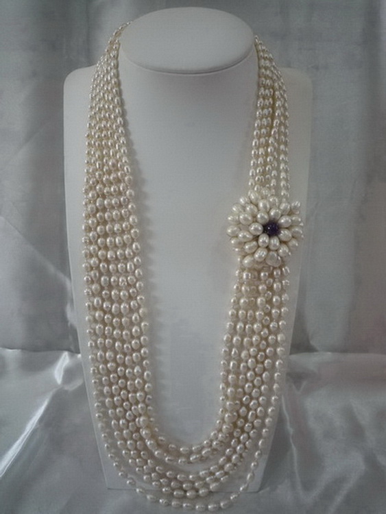 white pearl necklace