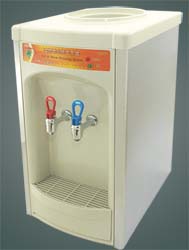 Counter-top water dispenser with RO system