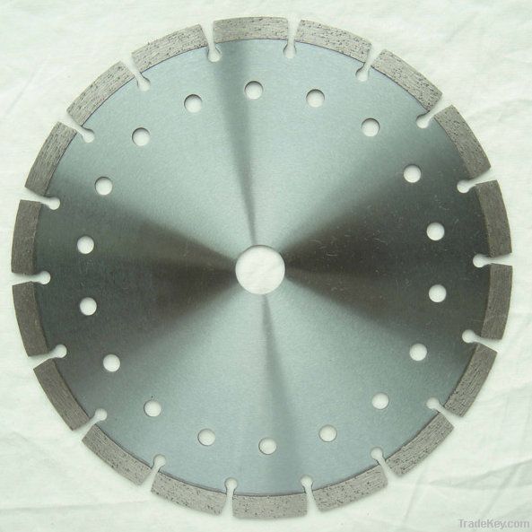 Diamond saw blade segmented