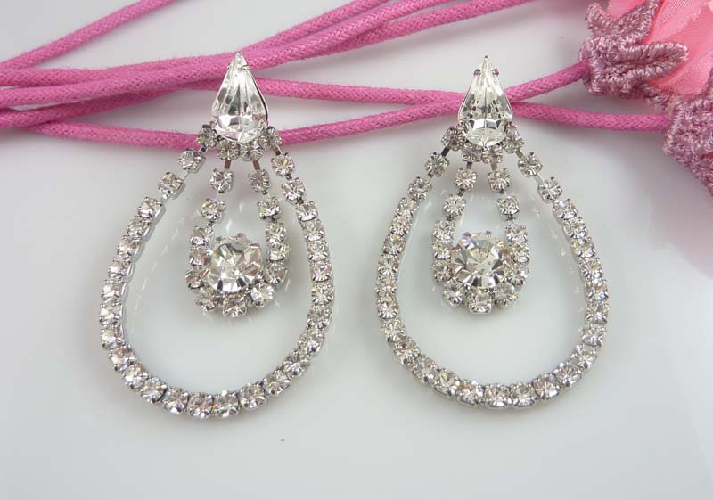teardrop earrings with rhinestone cup chain