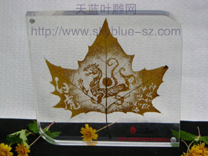 World exclamation------Sky blue natural leaf carves