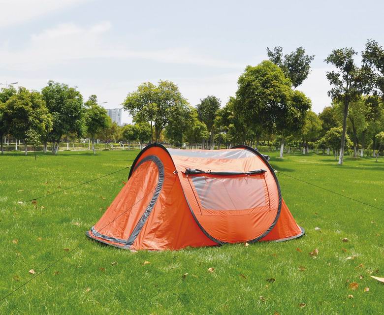 Easy to set up pop up tent sleeps 2 person