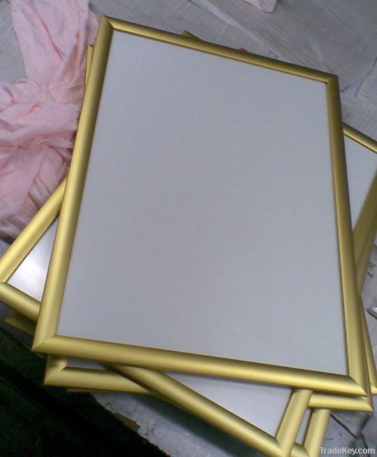 Metal poster frame