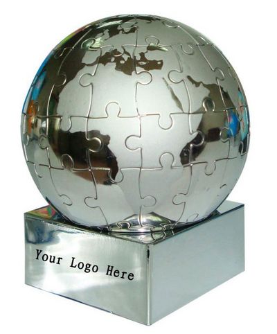 Magnetic puzzle globe
