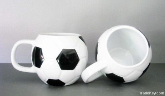 Ceramic pot-bellied cup