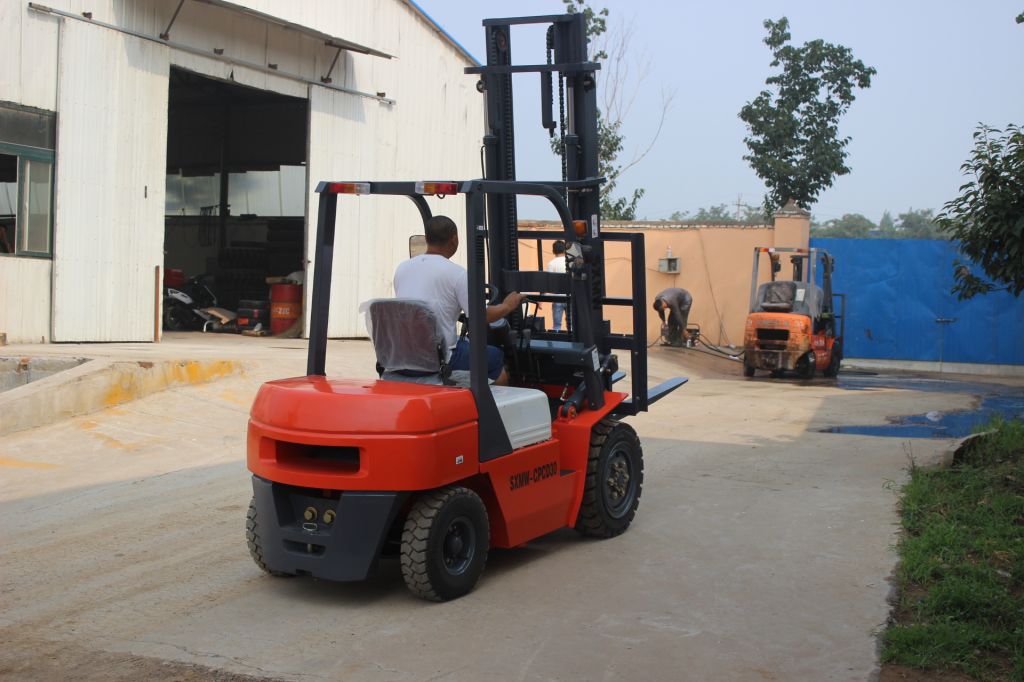 high discharge 4.5 m diesel engine forklifts for SXMW CPCD30