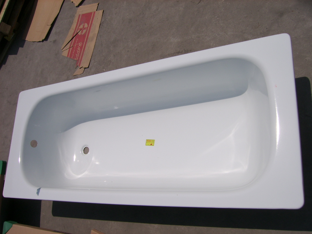 ENAMELED STEEL BATHTUB