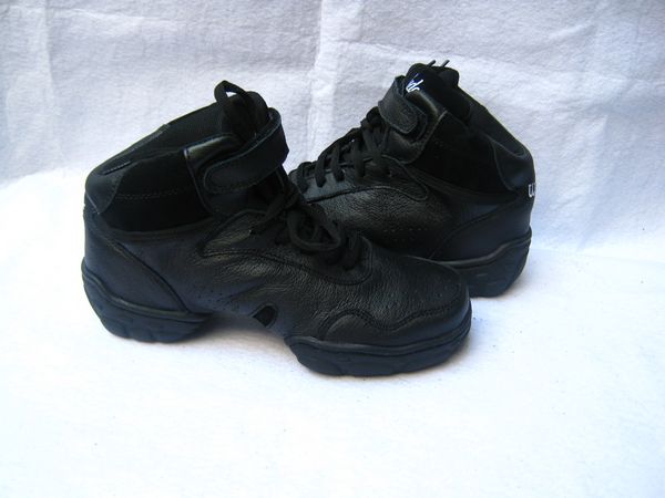 dance sneakers   dance shoes