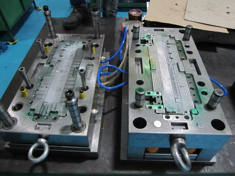 injection  molding machine