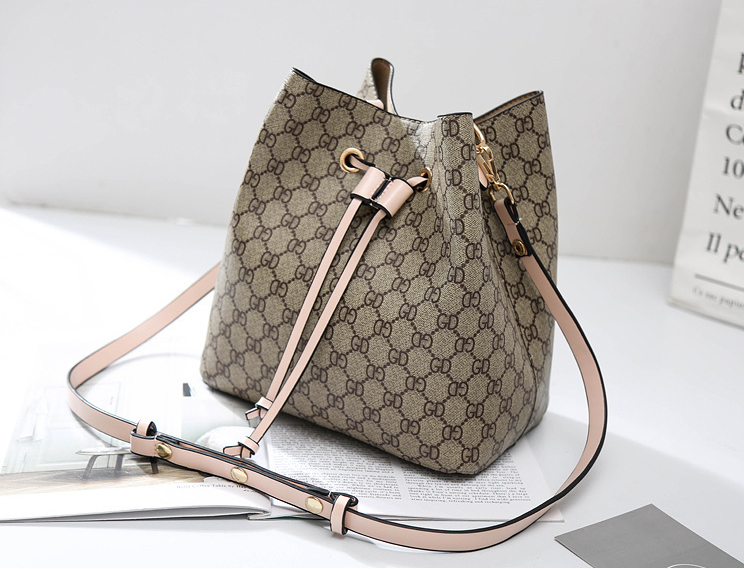 Classic Elegant Ladies fashion cluthes bags hand bags 