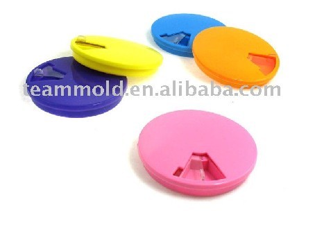 portable plastic weekly pill box