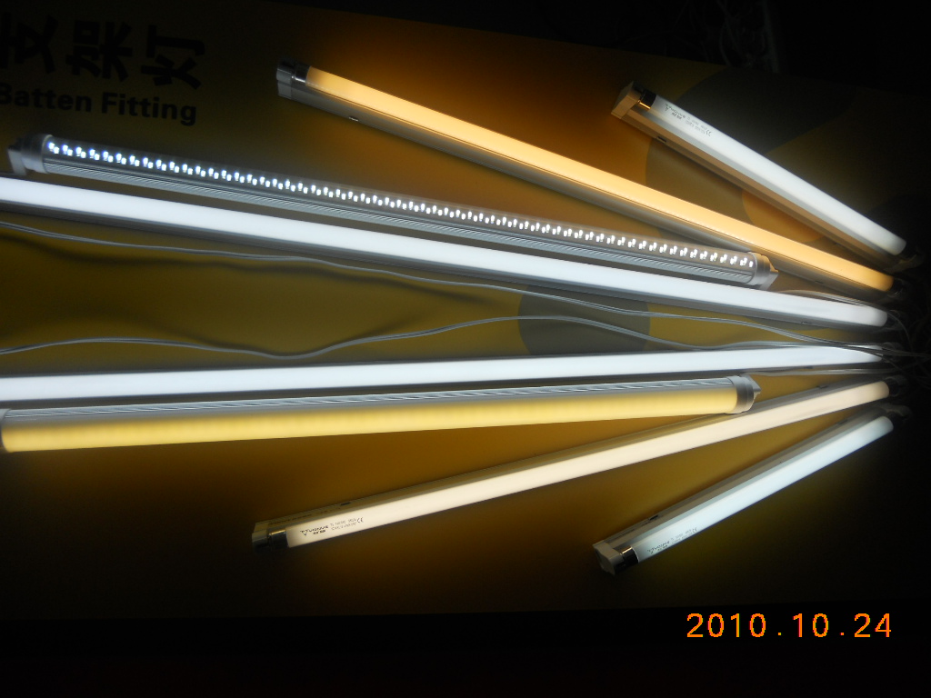 LED tube light with high quality and two years warranty