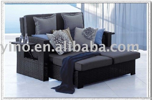 Outdoor rattan sunbed