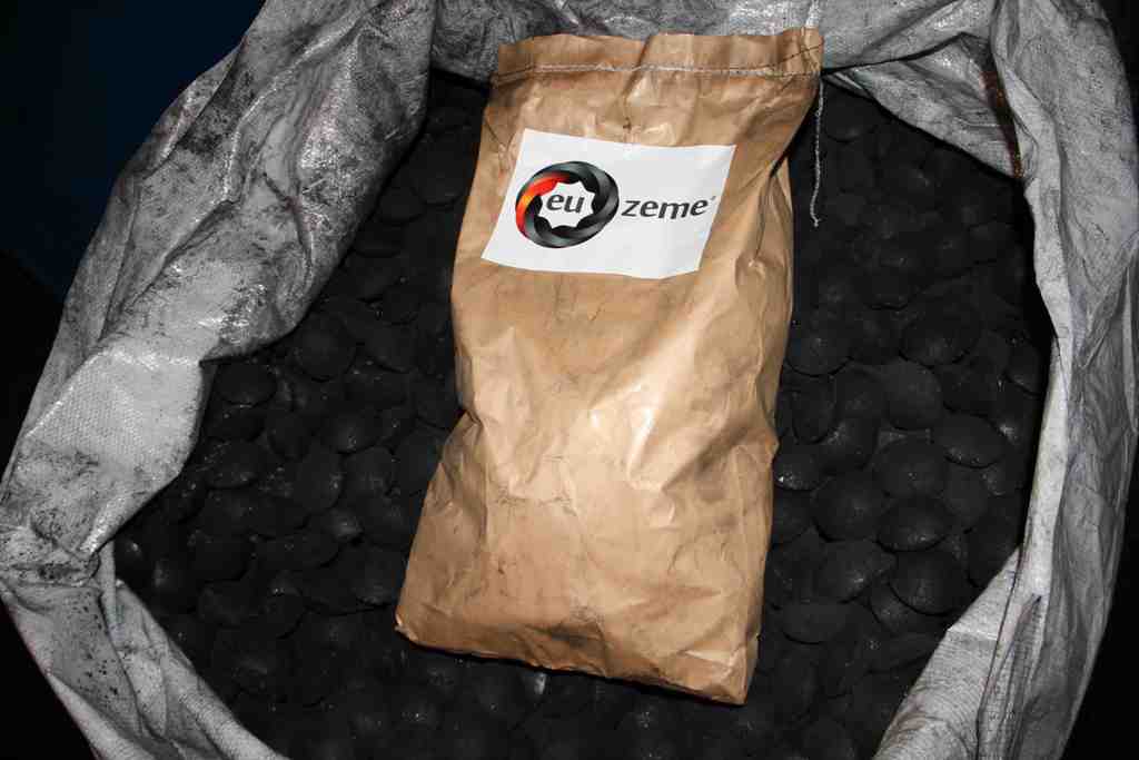 Smokeless coal briquette