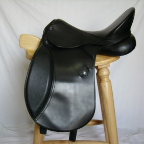 Dressage saddle (No. 47)
