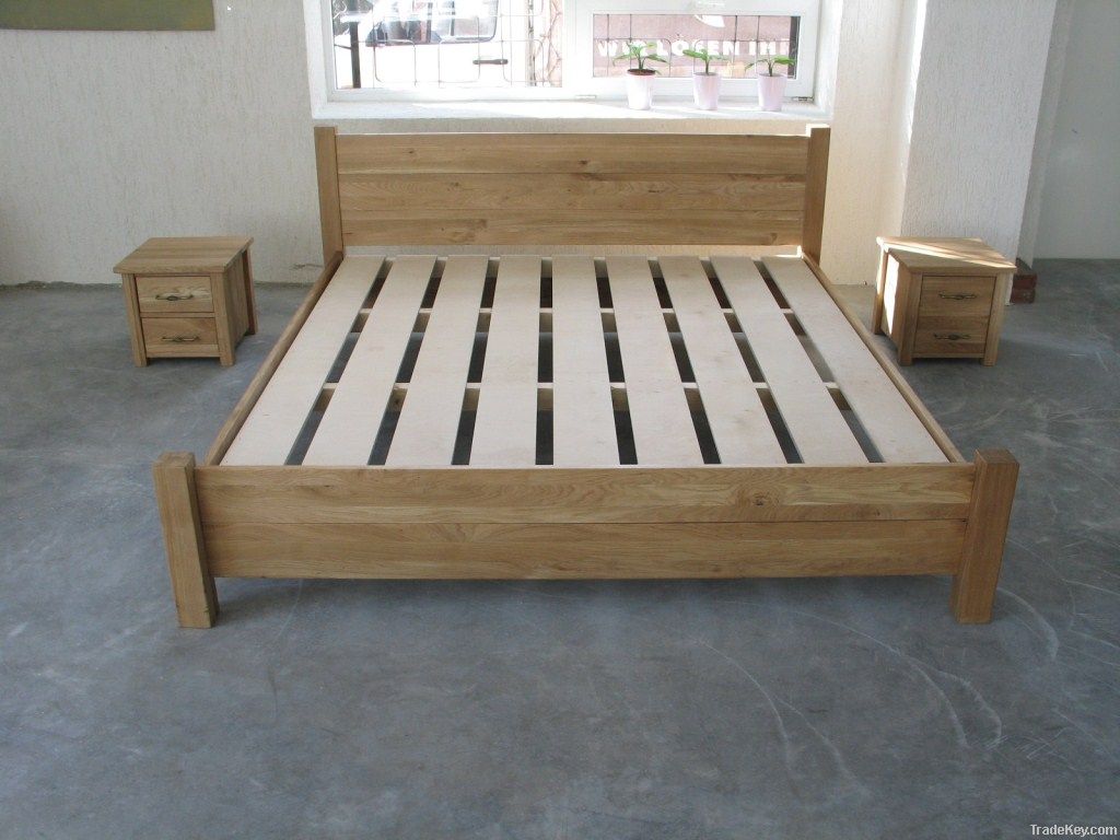 Solid oak bed with beeswax finishing