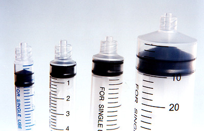 Disposable syringe luer lock