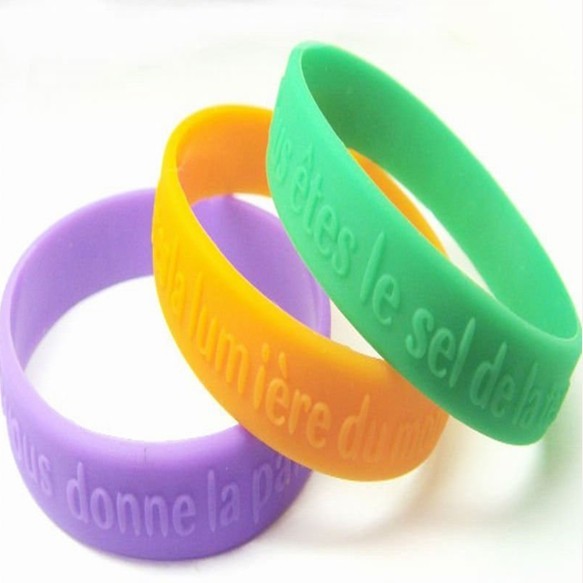 2011 hot sales emboss logo silicone bracelet